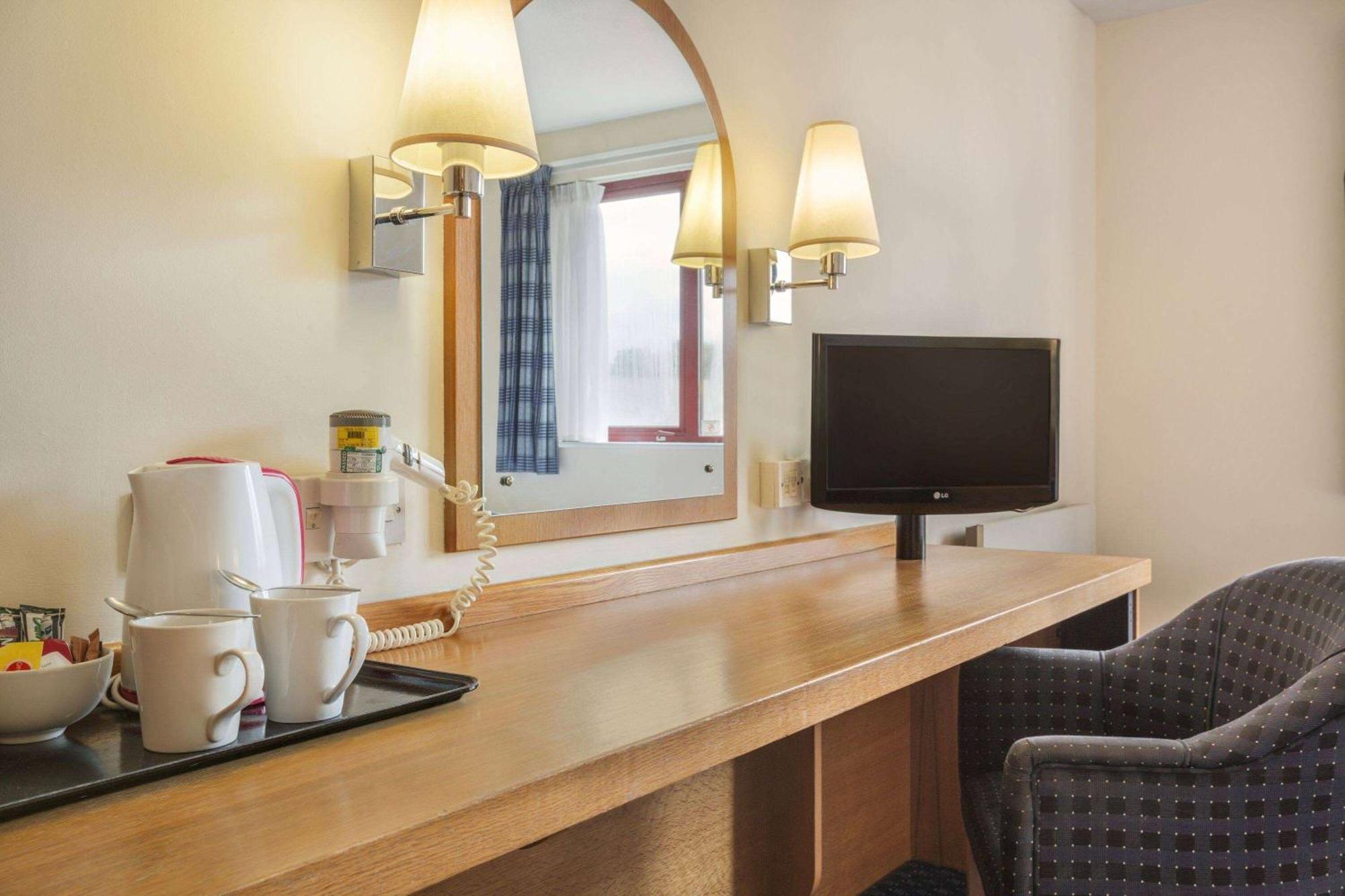 Days Inn Magor Exterior foto